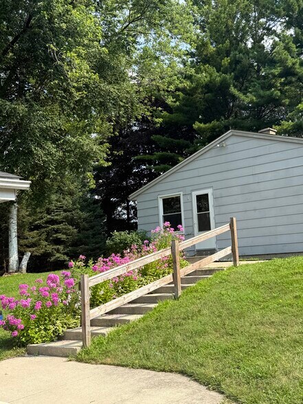 Building Photo - 485 Hillcrest Rd