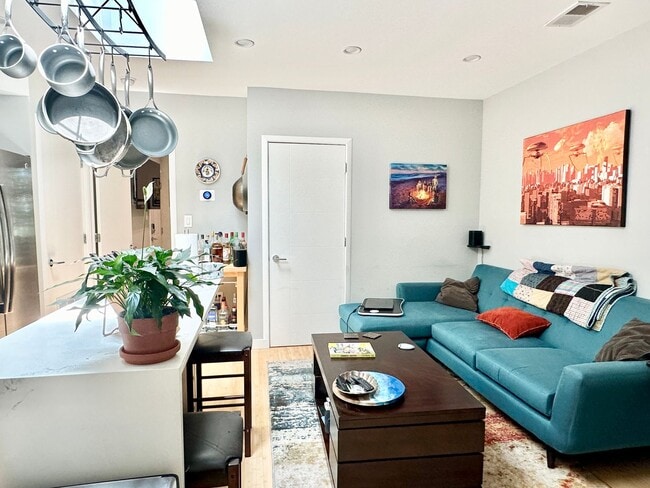 Building Photo - 2 Bedroom with Parking and Pets Welcome!