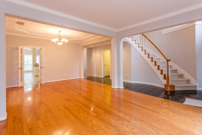 Building Photo - 4611 Oakdale St