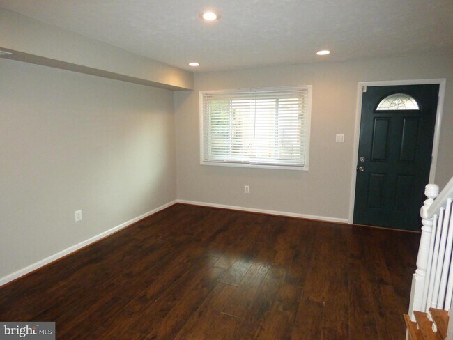 Building Photo - 1204 Westview Terrace