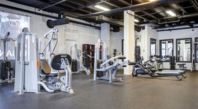 Building Photo - 102 E Liberty