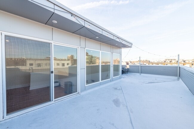 Building Photo - 1003 N Bodine St
