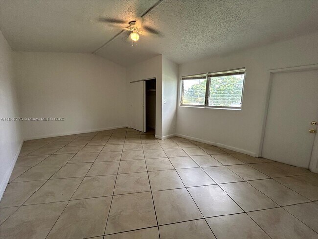 Building Photo - 3620 NW 35th Ave
