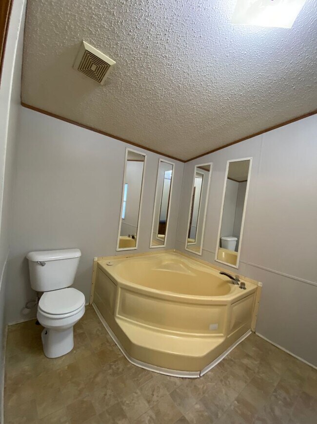 Building Photo - 3521 Gladden Lane W.