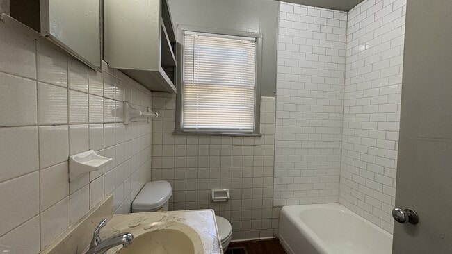 Building Photo - 6516 Anderson Dr