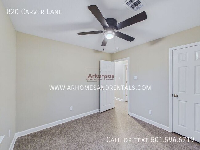 Building Photo - 820 Carver Ln