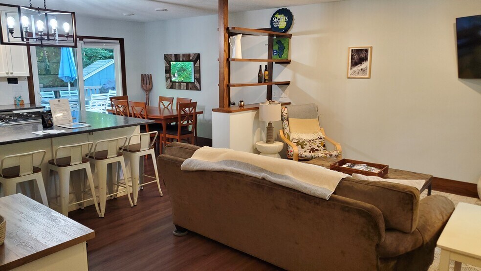 Building Photo - 7967 Sunset Dr