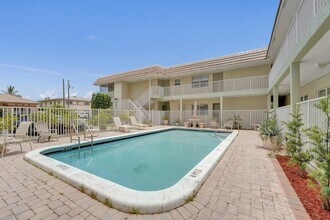 Building Photo - 1450 N Riverside Dr