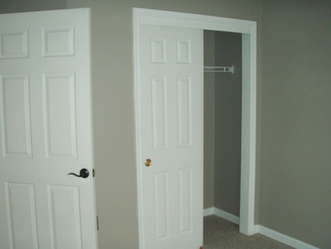 Building Photo - Beautiful 3 Bed 2.5 Bath End-Unit Brick To...