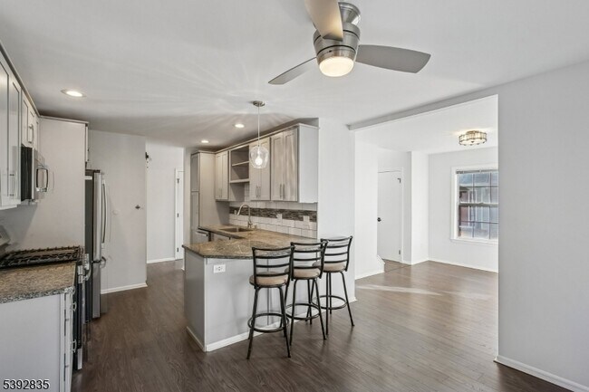 Building Photo - 13 Winding Brook Rd