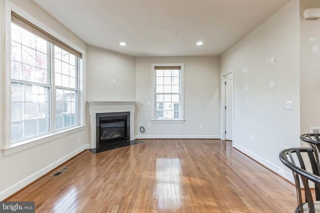 Building Photo - 523 Triadelphia Way
