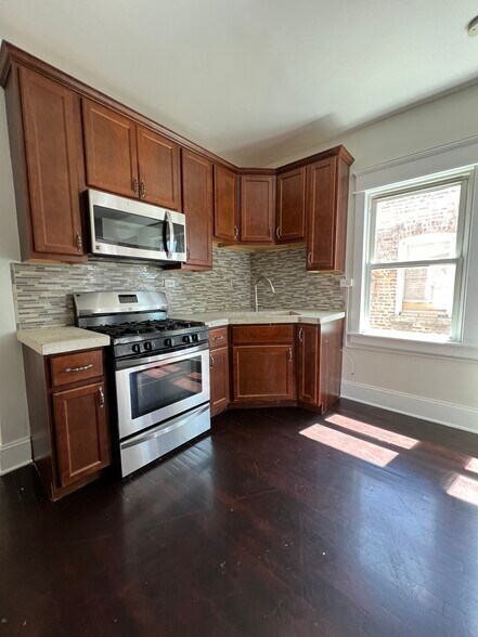 Building Photo - 1828 S 58th Ave