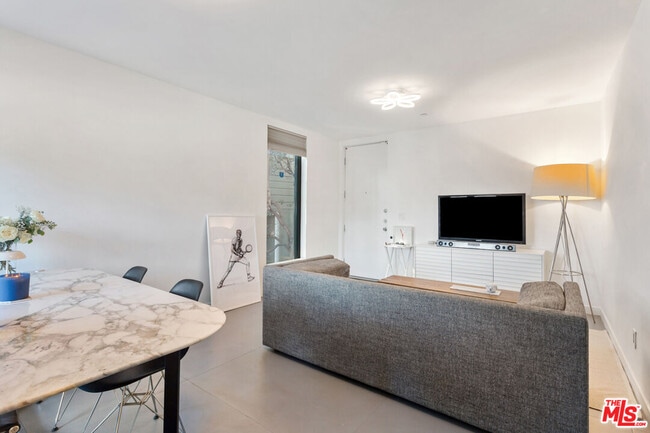 Building Photo - 3248 Descanso Dr