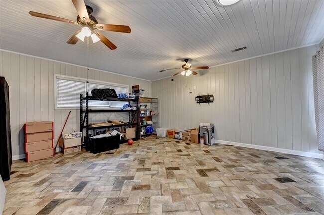 Building Photo - 8 Highland Ln