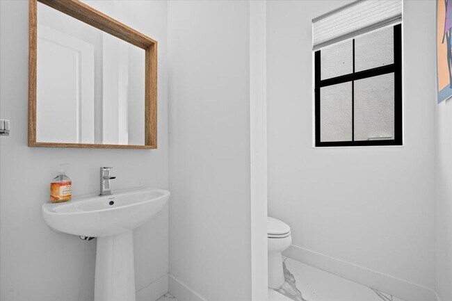 Building Photo - 13673 Artisan Cir