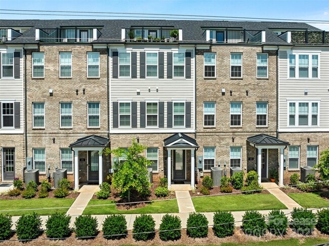 Building Photo - 223 Emerson Ave