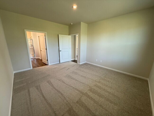 Building Photo - 749 Count Fleet Ct