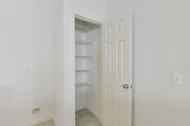 Building Photo - 2825 Woodspring Forest Dr