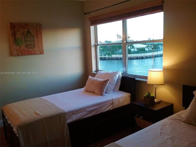 Building Photo - 401 Golden Isles Dr