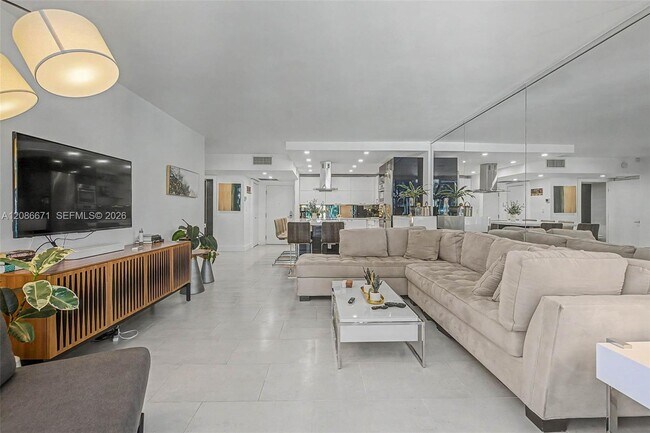 Building Photo - 2301 Collins Ave