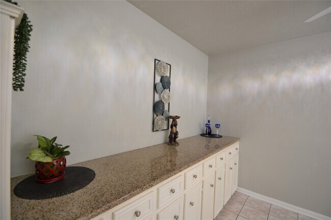 Building Photo - 15927 Tumbling Rapids Dr