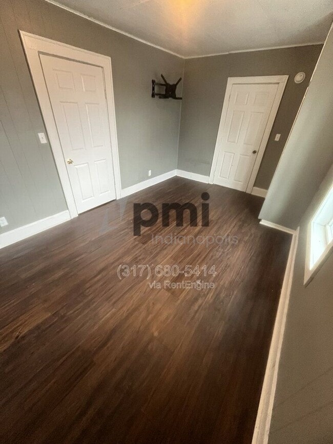 Building Photo - 215 1/2 S Madison Ave