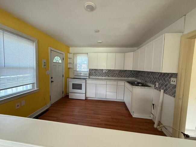 Building Photo - ***MOVE IN SPECIAL***