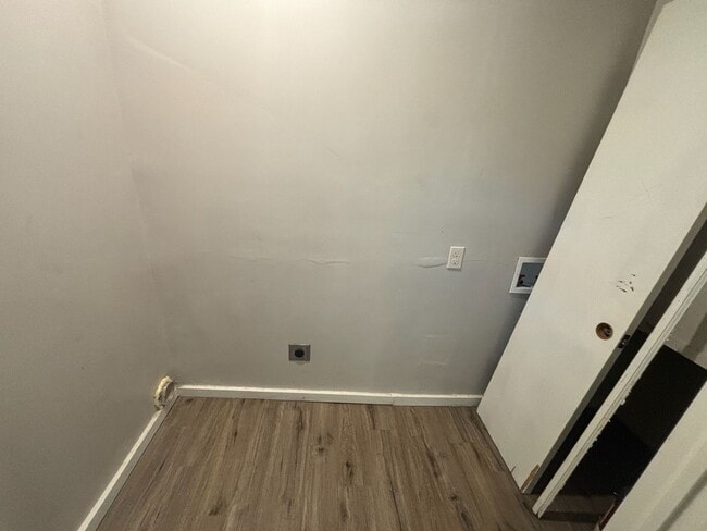 Building Photo - Vintage Charm Meets Modern Convenience