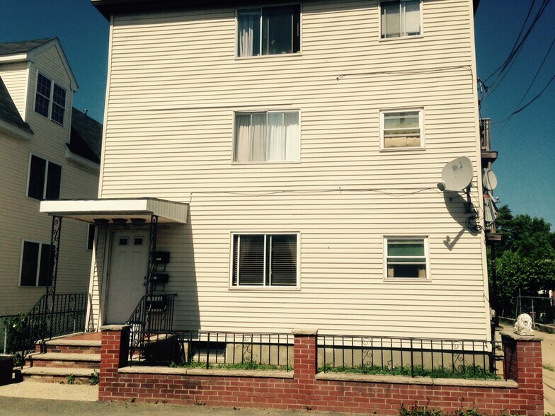 Building Photo - 30 Murdock St