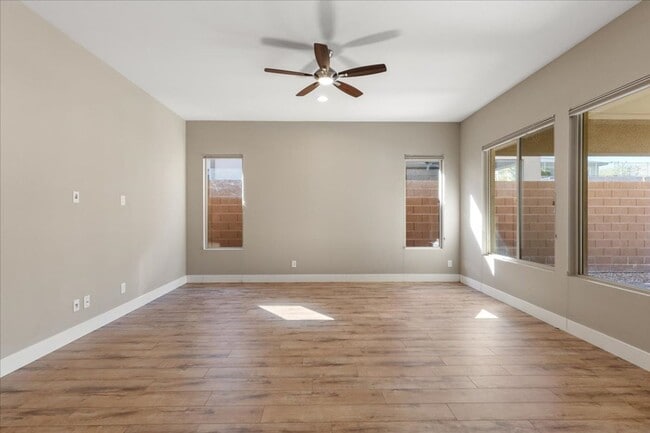 Building Photo - Lovely Home!