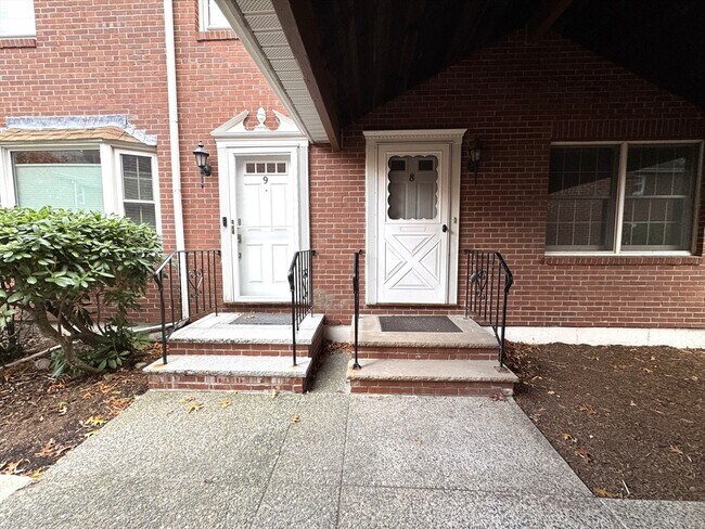 Building Photo - 224 Park St