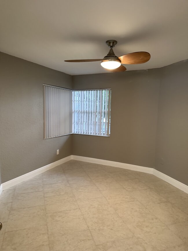 Building Photo - 2871 N Oakland Forest Dr