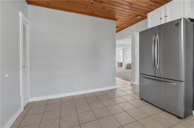 Building Photo - 244 Paradis Ave