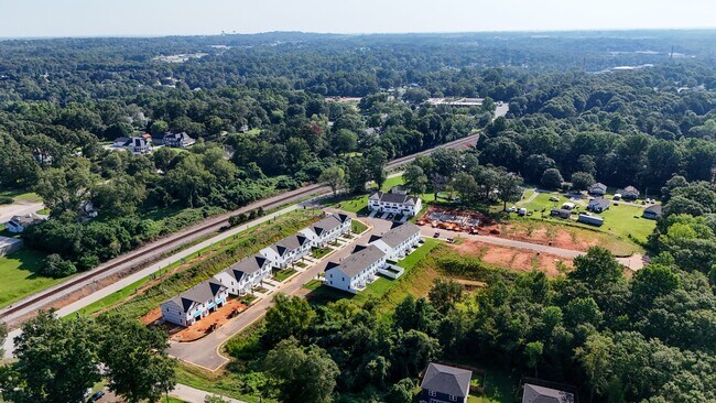 Building Photo - 18 Twiggs Ln