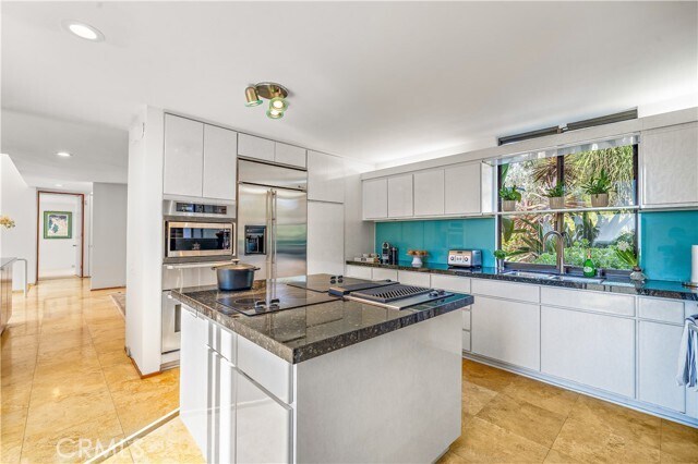 Building Photo - 3028 Overhill Dr