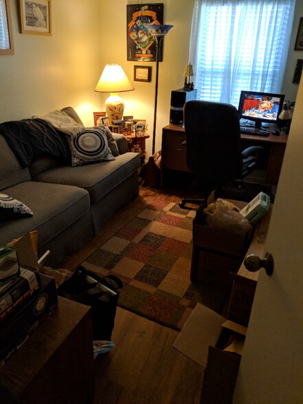 Building Photo - 1320 Daffodil Pl