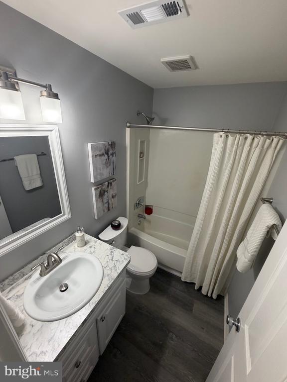 Building Photo - 102 Stonehurst Ct