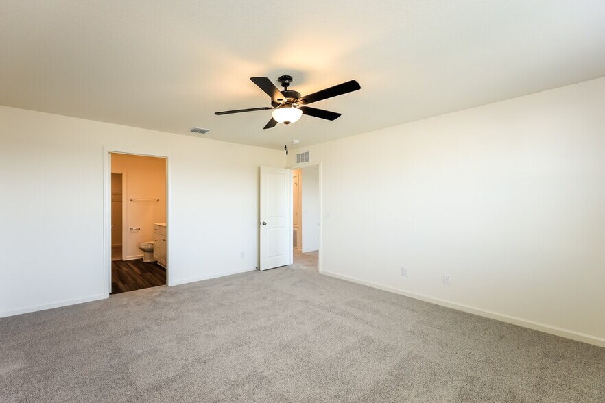 Building Photo - 5539 Bluebell Mdw