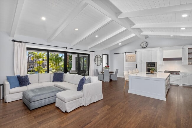 Building Photo - 940 Greenbriar Dr