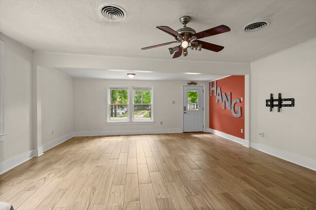 Building Photo - 1642 College Dr