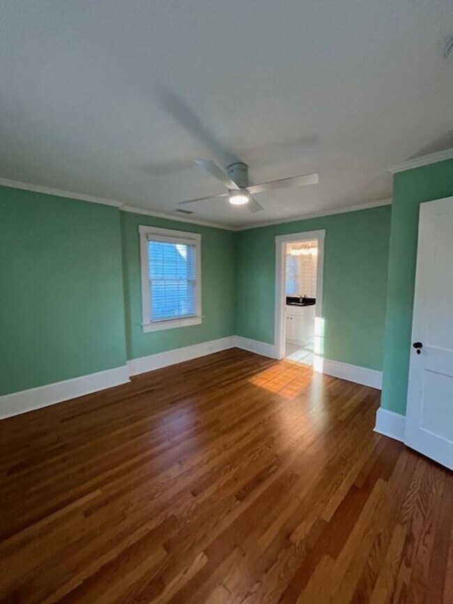 Building Photo - Beautifully Updated House in Forest Hills!