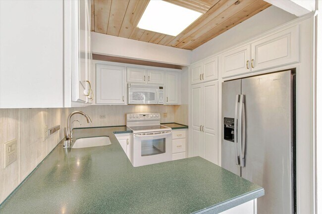 Building Photo - Charming 2 Bed 2 Bath Sunnyvale Condo with Vaulted Ceilings and Patio