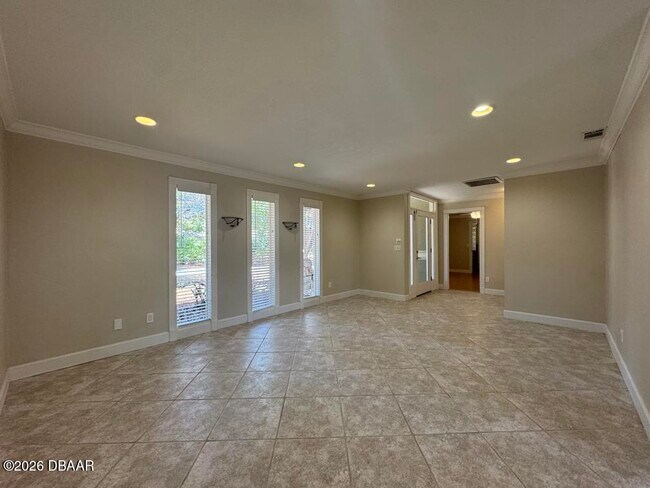 Building Photo - 190 Hidden Hills Dr