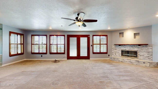 Building Photo - 801 Claravista Ln