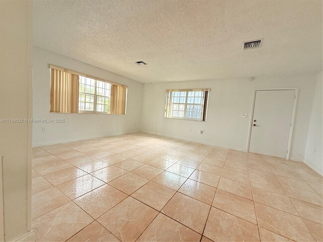 Building Photo - 1130 Kasim St