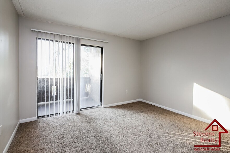 Building Photo - 915 S Seminole Dr