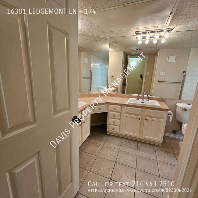 Building Photo - 16301 Ledgemont Ln