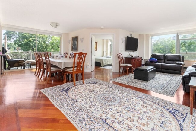 Primary Photo - Large three bedroom in Brookline for Septe...