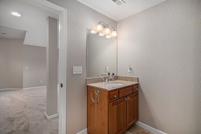 Building Photo - 4 bed/4 bath, Three Story Home Backing to ...