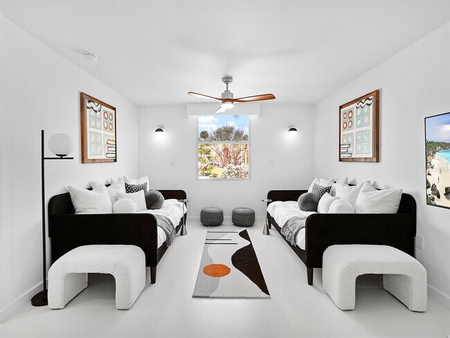 Building Photo - 7647 Sanderling Rd